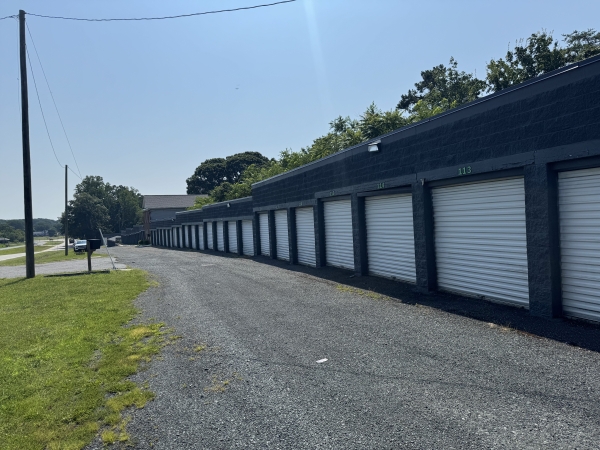 Facility photo: //images.sparefoot.com/medium/2417616892117f53e3f.jpg