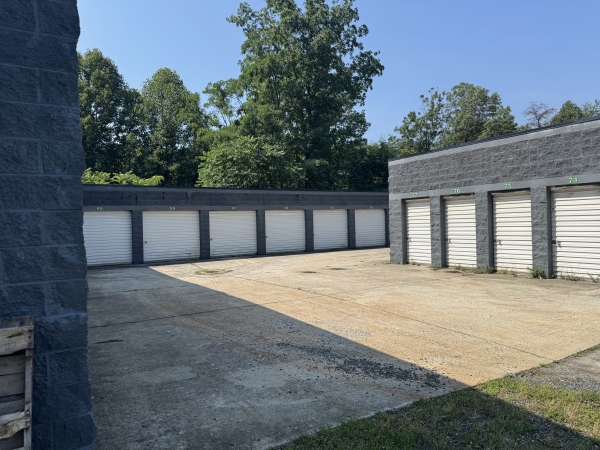 Facility photo: //images.sparefoot.com/medium/241761689212144536a.jpg