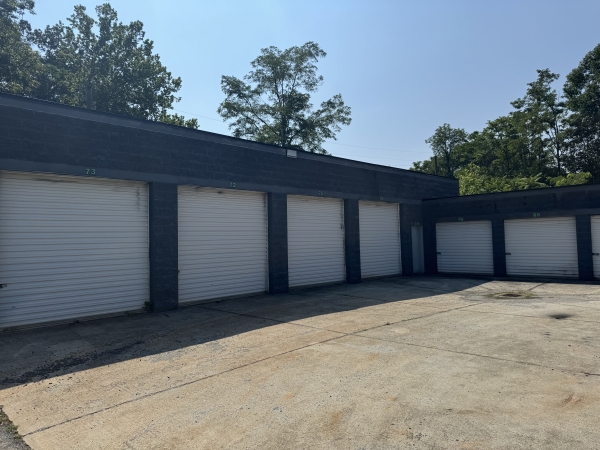 Facility photo: //images.sparefoot.com/medium/2417616892121cd5705.jpg