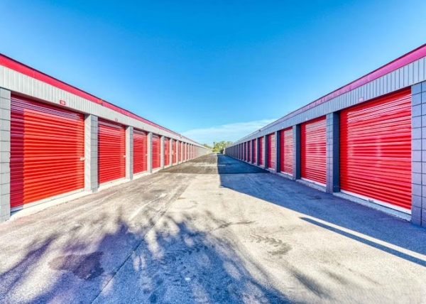 Facility photo: //images.sparefoot.com/medium/241763689213f176755.jpg