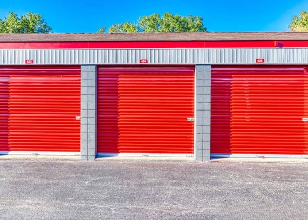 Facility photo: //images.sparefoot.com/medium/241763689213f35d075.jpg