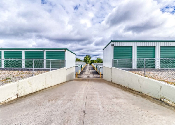 Facility photo: //images.sparefoot.com/medium/2417646892158b28be0.jpg