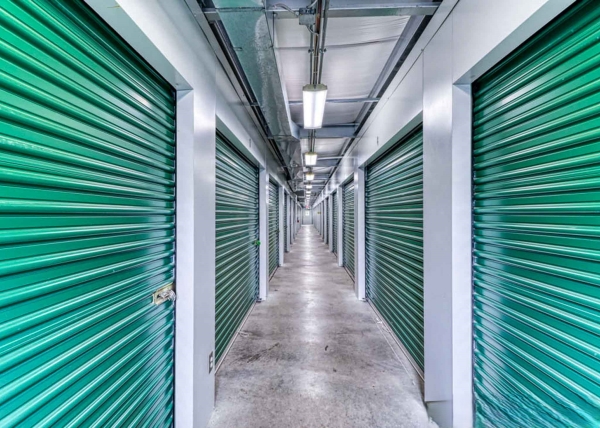 Facility photo: //images.sparefoot.com/medium/2417646892158ca5491.jpg