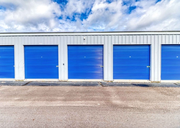 Facility photo: //images.sparefoot.com/medium/2417656892163d3a093.jpg