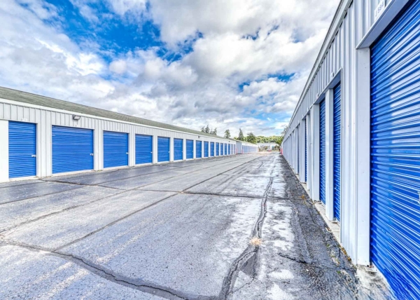 Facility photo: //images.sparefoot.com/medium/2417656892163e556bc.jpg