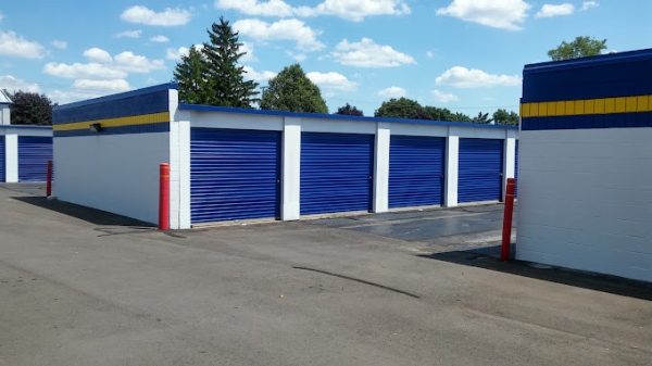 Facility photo: //images.sparefoot.com/medium/2417666892174f27853.jpg