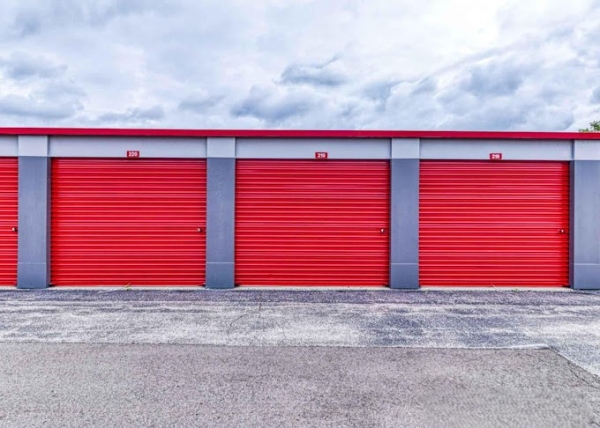Facility photo: //images.sparefoot.com/medium/24176668921750e6b8c.jpg