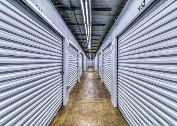 Facility photo: //images.sparefoot.com/medium/24176968921aa53d606.jpg