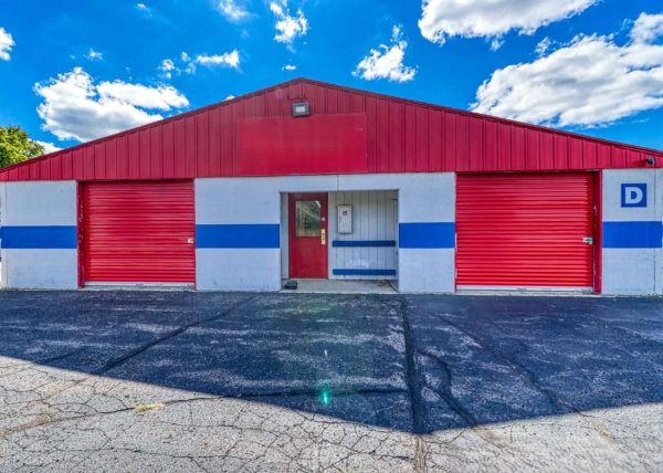 Facility photo: //images.sparefoot.com/medium/24177068921b6239584.jpg