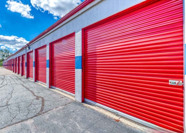 Facility photo: //images.sparefoot.com/medium/24177068921b63a0bc5.jpg