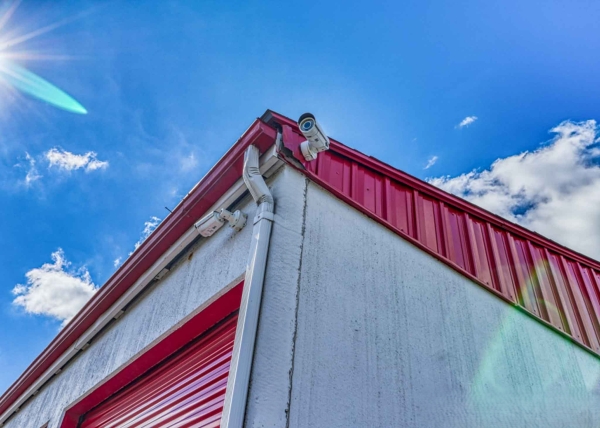 Facility photo: //images.sparefoot.com/medium/24177068921b64eef9d.jpg