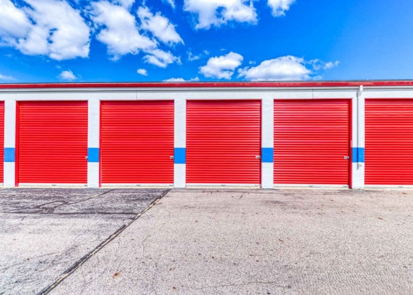 Facility photo: //images.sparefoot.com/medium/24177068921b6642280.jpg