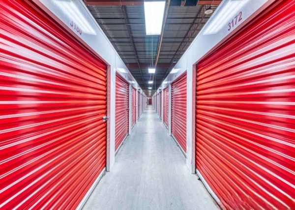 Facility photo: //images.sparefoot.com/medium/24177168921ca64cfad.jpg