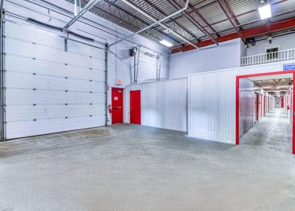 Facility photo: //images.sparefoot.com/medium/24177168921ca86fe7e.jpg