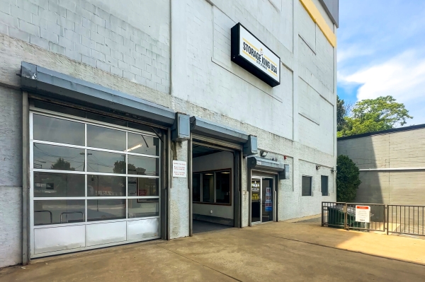Facility photo: //images.sparefoot.com/medium/24177968910ab33d772.jpg