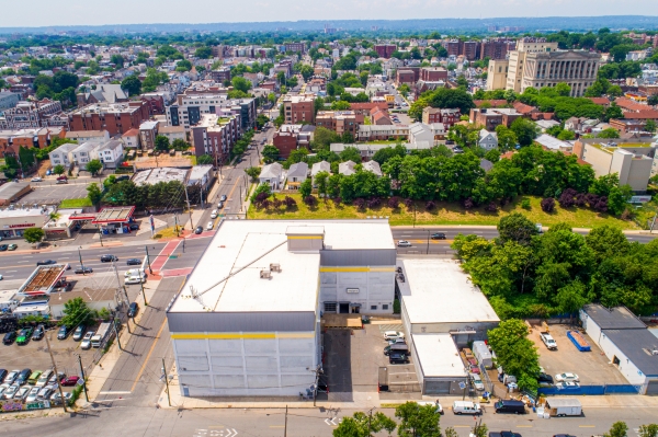 Facility photo: //images.sparefoot.com/medium/24177968910ac047460.jpg