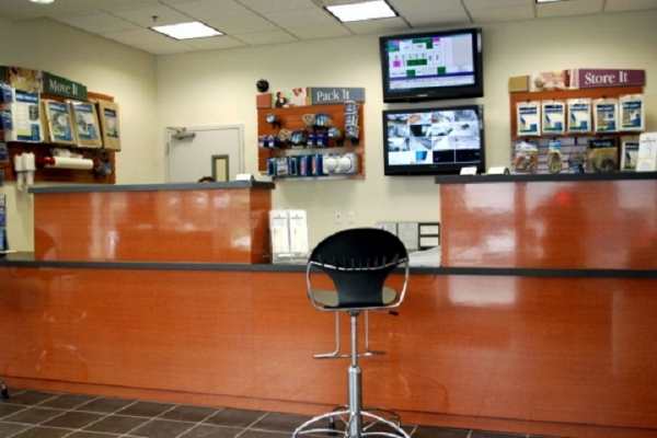 Facility photo: //images.sparefoot.com/medium/241780689115cf8b232.jpg