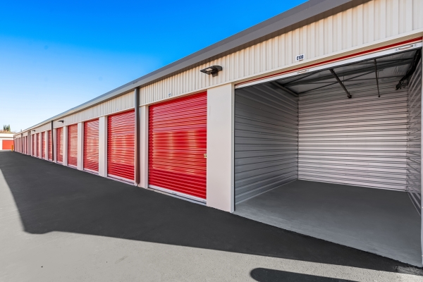 Facility photo: //images.sparefoot.com/medium/24178368939a671faaf.jpg