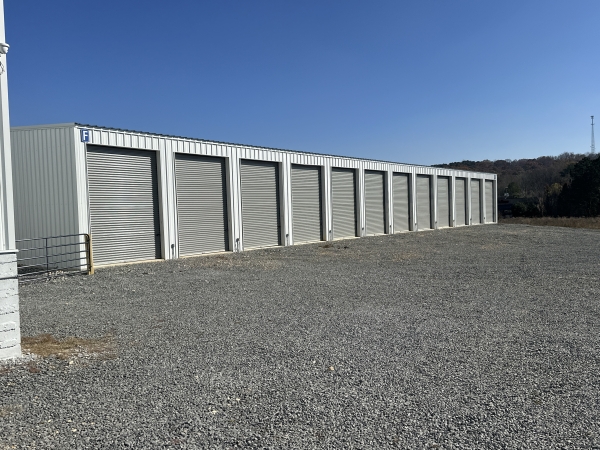 Facility photo: //images.sparefoot.com/medium/24178468923ce4520e0.jpeg