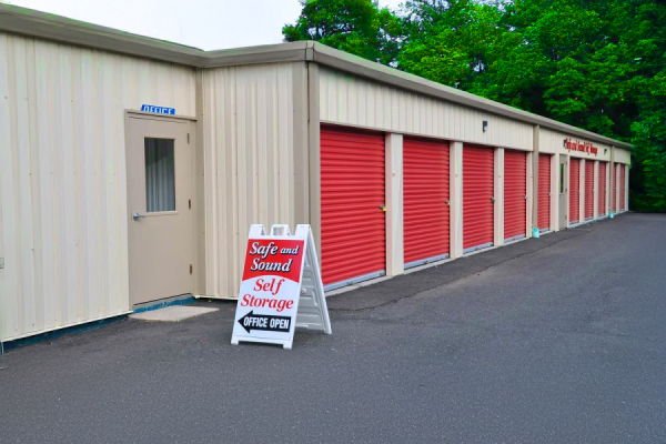 Facility photo: //images.sparefoot.com/medium/241785689f795092c07.png