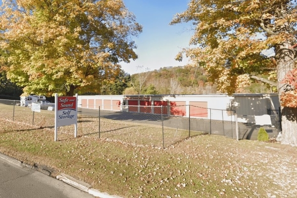 Facility photo: //images.sparefoot.com/medium/24178568a32e4e16386.jpeg