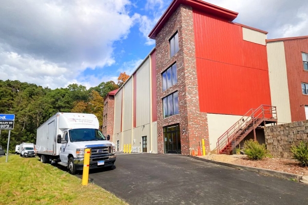 Facility photo: //images.sparefoot.com/medium/241786689f7a16a03f9.jpg
