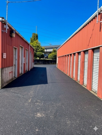 Facility photo: //images.sparefoot.com/medium/24179069bc46329cddc.jpg