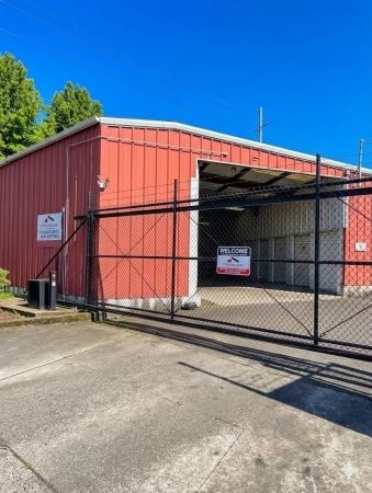 Facility photo: //images.sparefoot.com/medium/24179069bc586fd9b2f.jpg