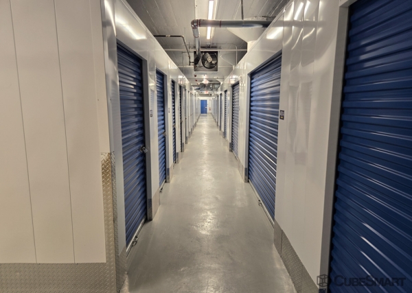Facility photo: //images.sparefoot.com/medium/24179168e76f7364c80.jpg