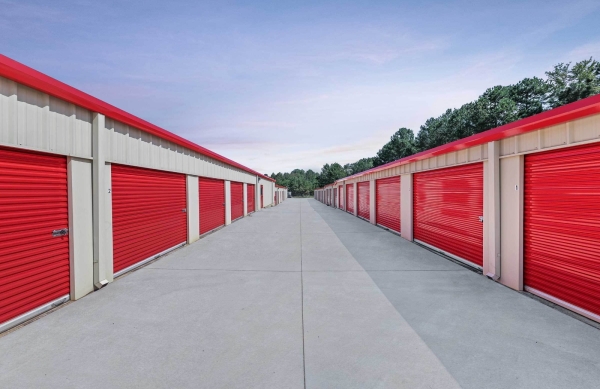 Facility photo: //images.sparefoot.com/medium/24179268938022841f7.jpeg