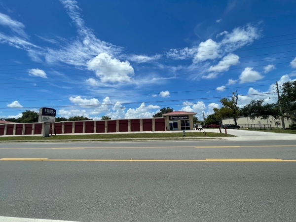 Facility photo: //images.sparefoot.com/medium/24179368a339dda865b.jpg
