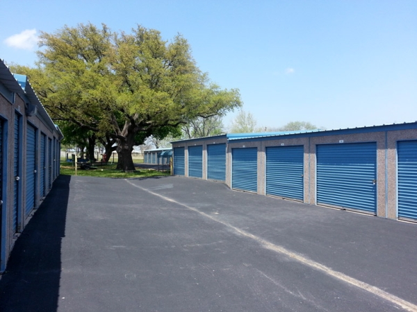 Facility photo: //images.sparefoot.com/medium/24180068939233647d6.jpg