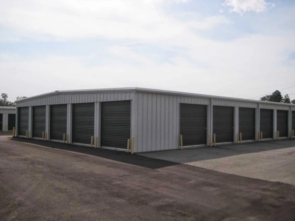 Facility photo: //images.sparefoot.com/medium/24180368961af3eb5c4.jpg