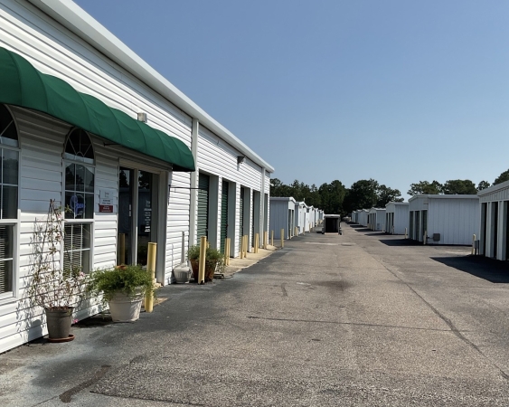 Facility photo: //images.sparefoot.com/medium/241803695d2c7af3fcd.jpg