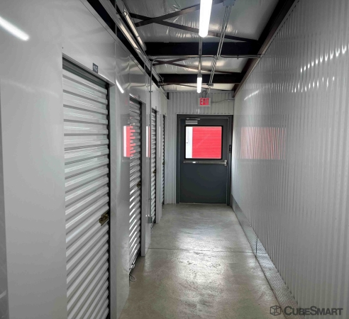 Facility photo: //images.sparefoot.com/medium/241805689c3bb96830f.jpg