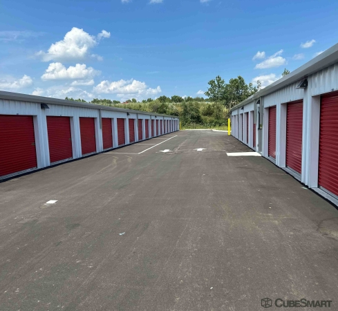 Facility photo: //images.sparefoot.com/medium/241805689c3bbc8f2f0.jpg