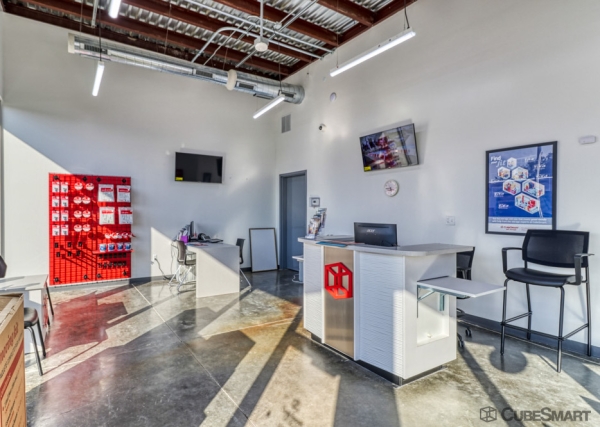 Facility photo: //images.sparefoot.com/medium/24180568c9218d0c3d0.jpg