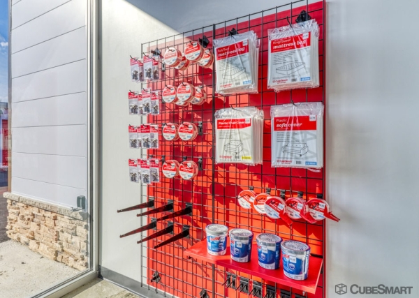 Facility photo: //images.sparefoot.com/medium/241805695f73ce360db.jpg