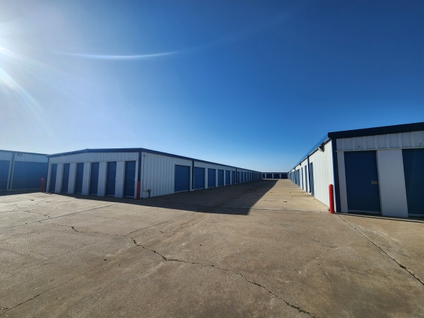 Facility photo: //images.sparefoot.com/medium/24180968955dfc2a3ad.jpg