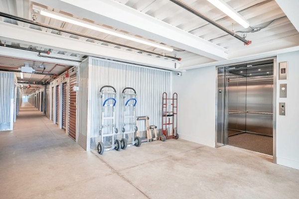 Facility photo: //images.sparefoot.com/medium/241811689f7b29b9551.jpg