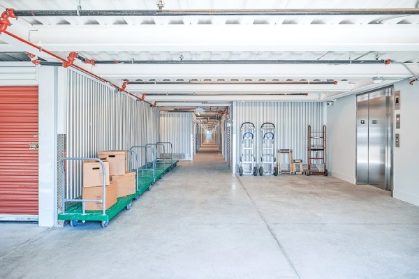 Facility photo: //images.sparefoot.com/medium/241811689f7b2c5a789.jpg