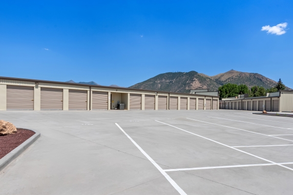 Facility photo: //images.sparefoot.com/medium/24181268ace13389d74.jpg