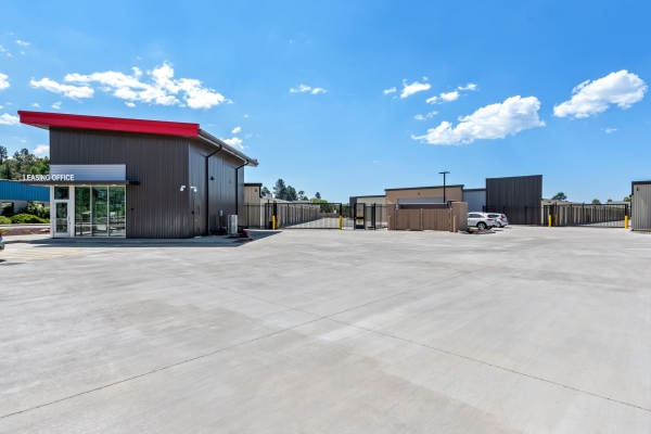 Facility photo: //images.sparefoot.com/medium/24181268ace1365ab4f.jpg