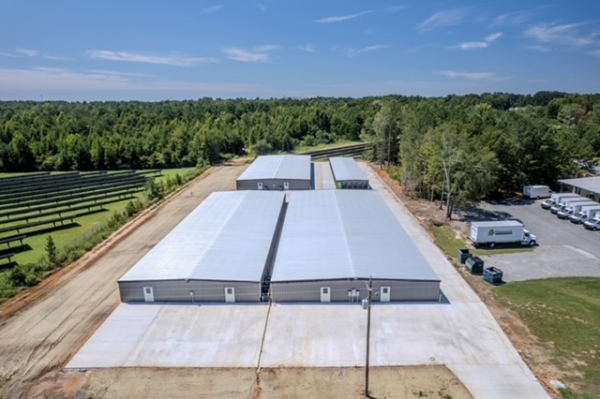 Facility photo: //images.sparefoot.com/medium/24182668cb3528aac2d.jpg