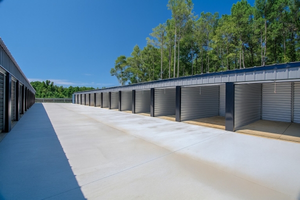 Facility photo: //images.sparefoot.com/medium/24182668cb352f64db1.jpg