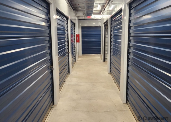 Facility photo: //images.sparefoot.com/medium/241827689edf5dc680f.jpg