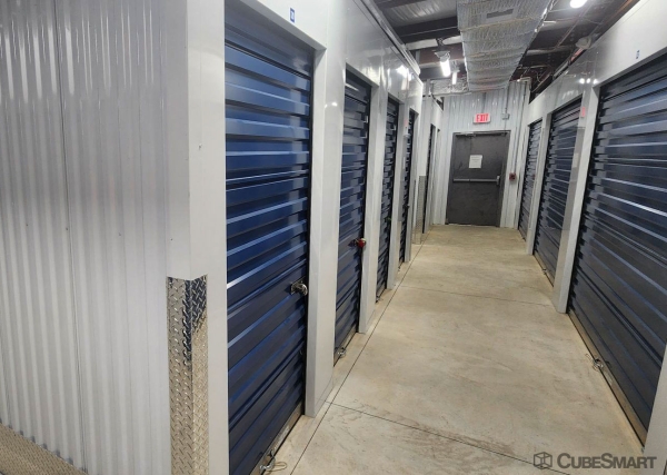 Facility photo: //images.sparefoot.com/medium/241827689edf6061276.jpg