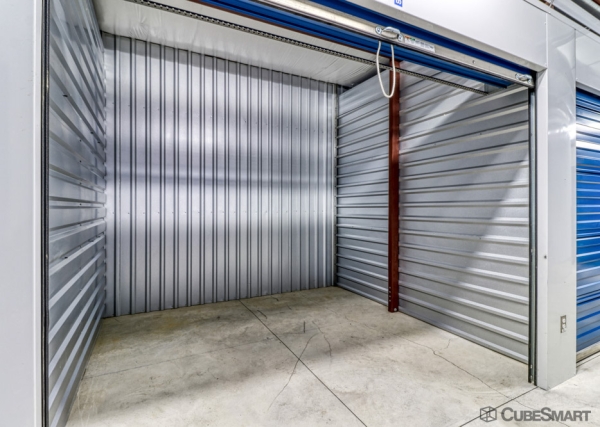 Facility photo: //images.sparefoot.com/medium/24182769f5b33968624.jpg