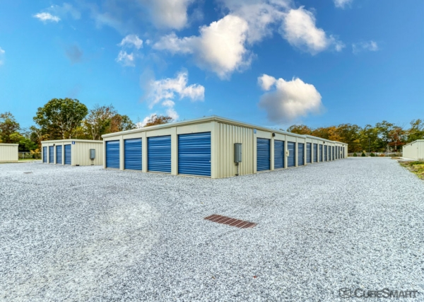 Facility photo: //images.sparefoot.com/medium/24182769f701e07afae.jpg