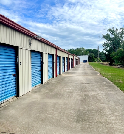 Facility photo: //images.sparefoot.com/medium/241839689a74300775a.jpg